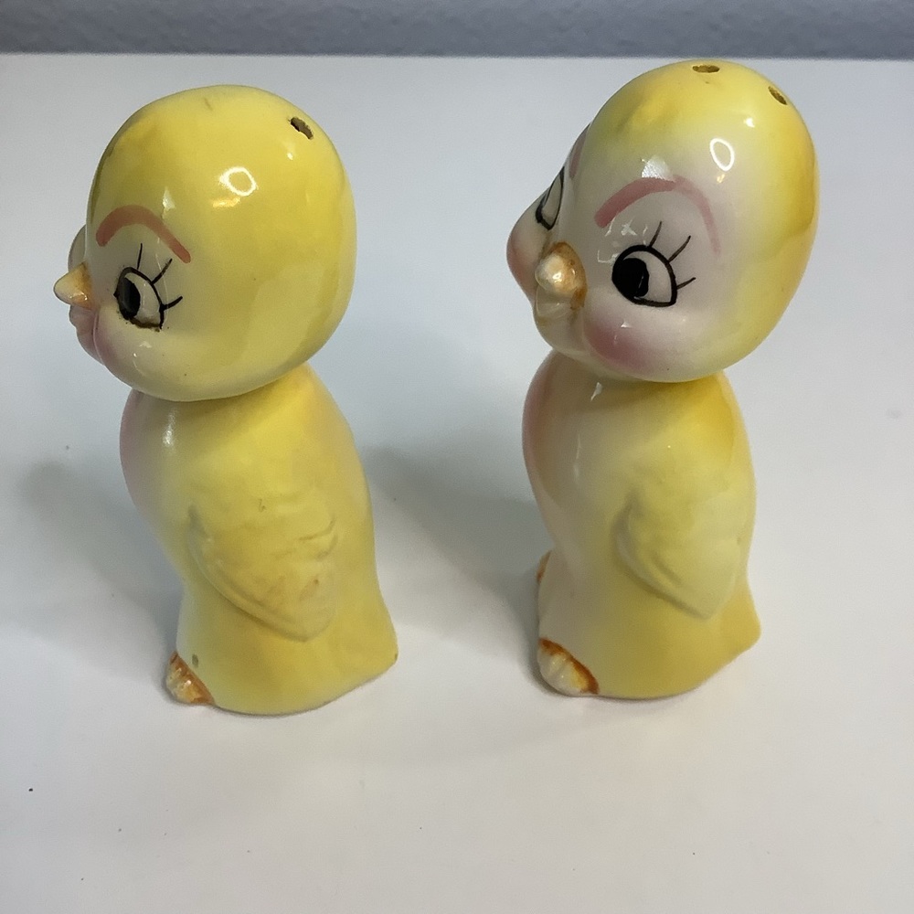 Vintage Anthropomorphic Yellow Bird Salt and Pepper Shakers Japan Canary Big Eye - Picture 5 of 10